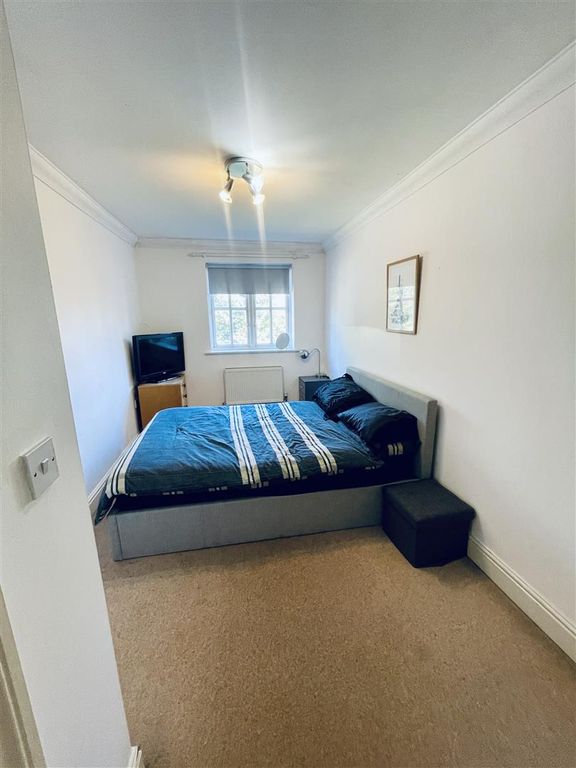 Property photo 3 of 10 Bedroom 1 (3).Jpg