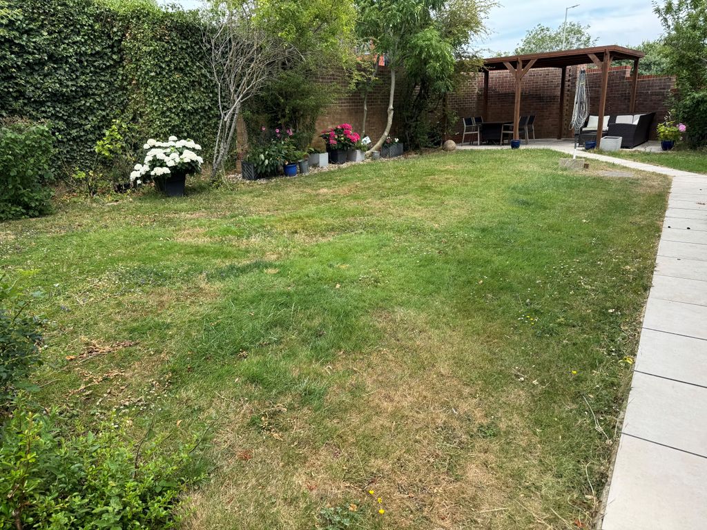 Property photo 2 of 23 Garden