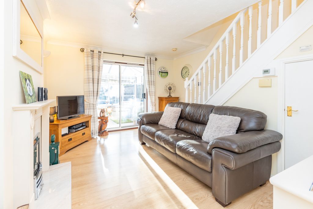 Property photo 2 of 11 Living Room