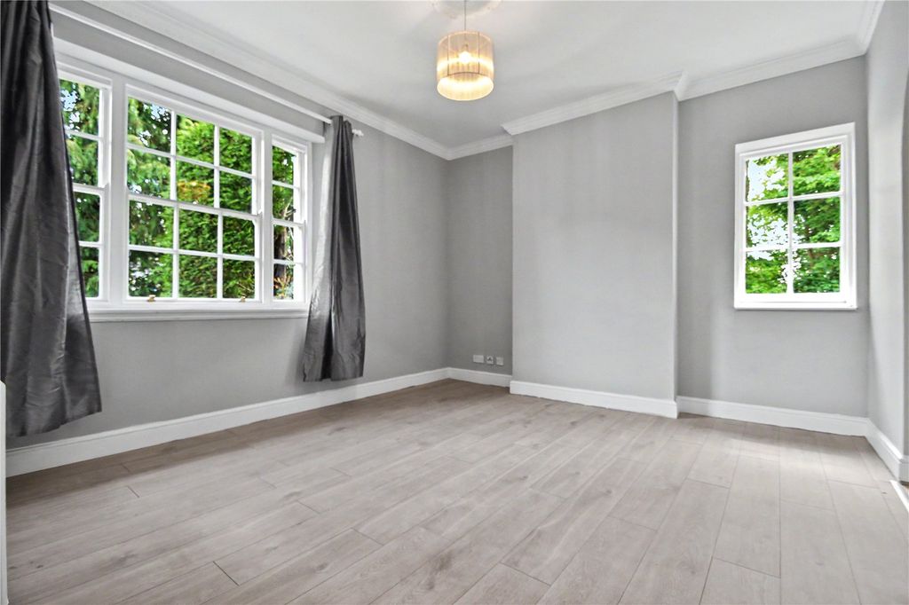 Property photo 2 of 9 Picture No. 17
