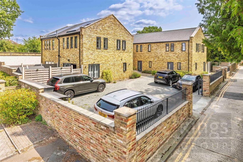 Property photo 3 of 18