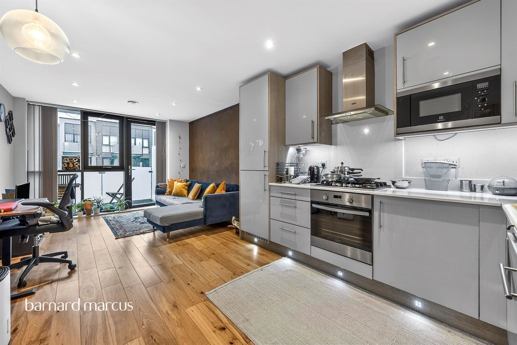 Property photo 2 of 8