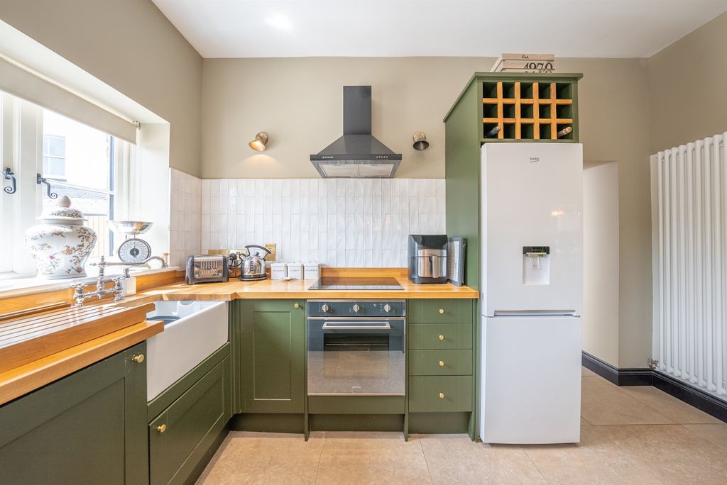 Property photo 3 of 22