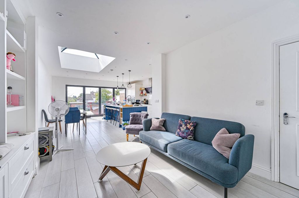 Property photo 3 of 23