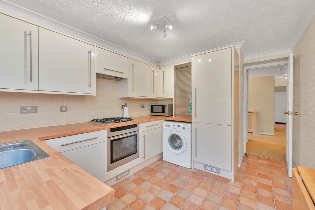 Property photo 2 of 21