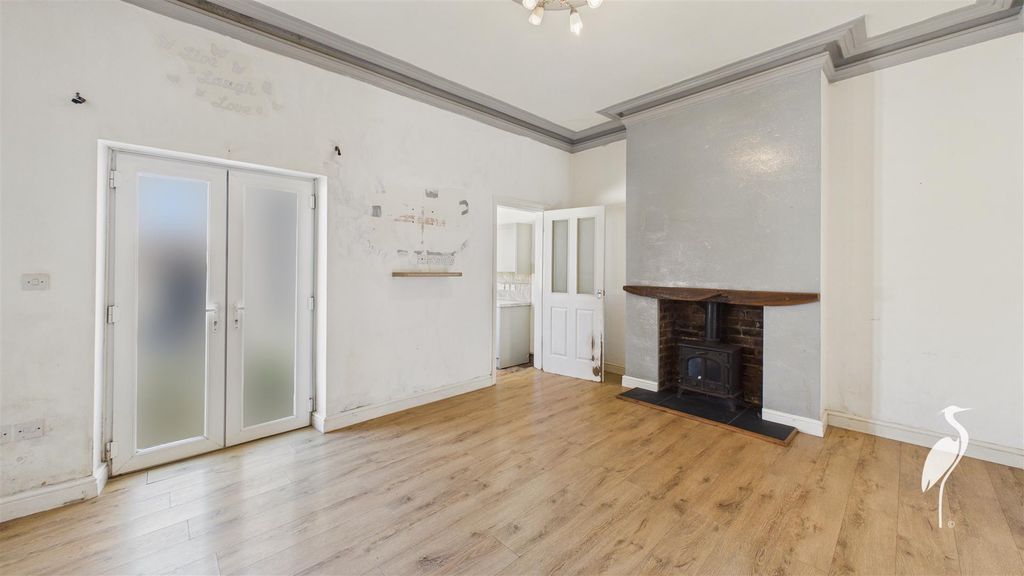 Property photo 2 of 15 Lounge