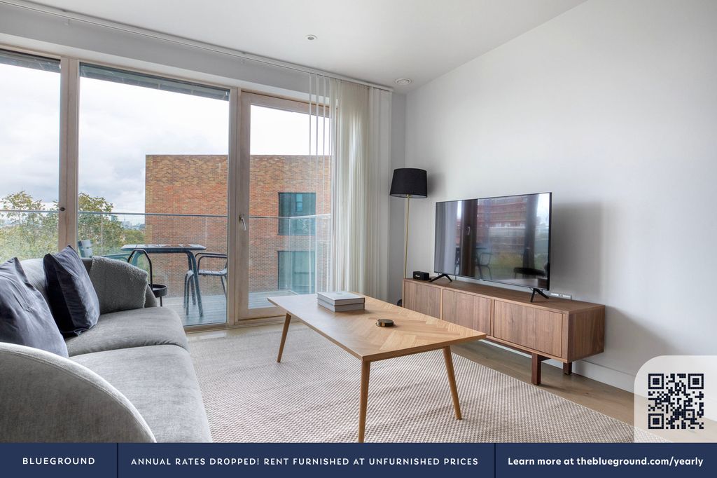 Property photo 3 of 20 Living Room