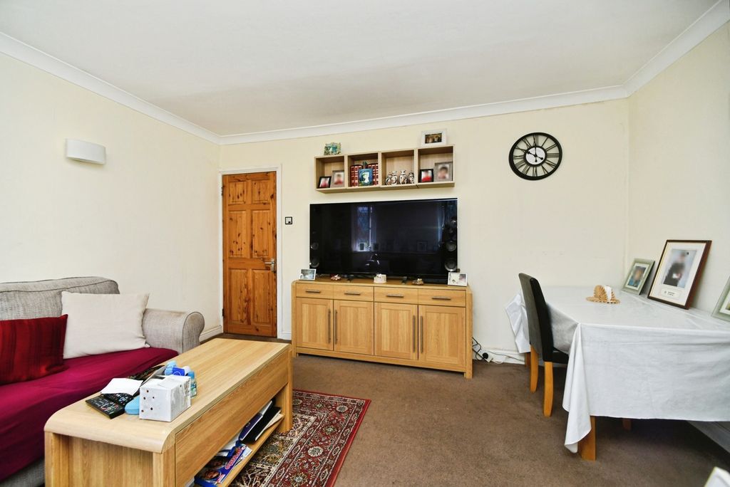 Property photo 3 of 20 Living Room