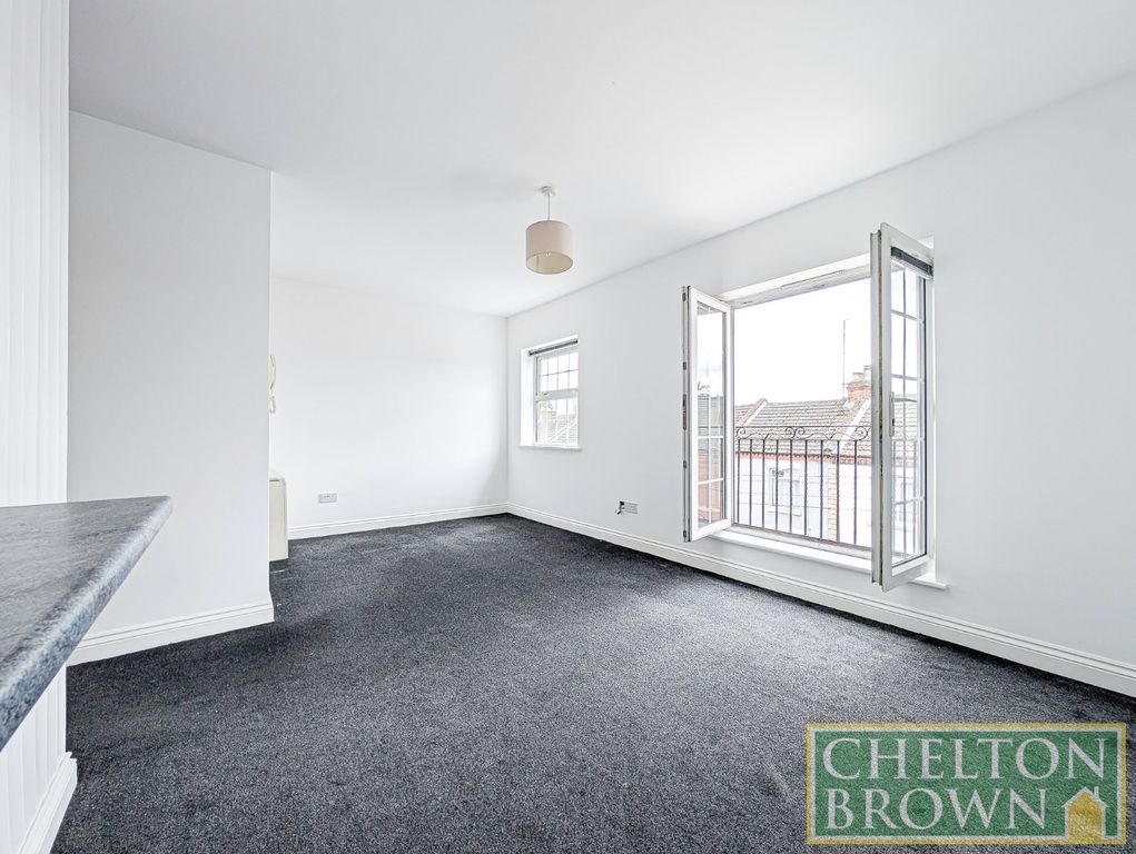 Property photo 3 of 21 Living Space