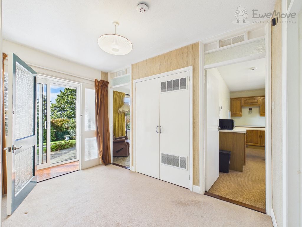 Property photo 2 of 16 Ewemove South Molton - West Park
