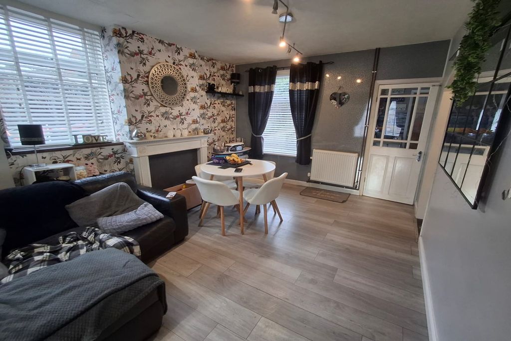 Property photo 2 of 12