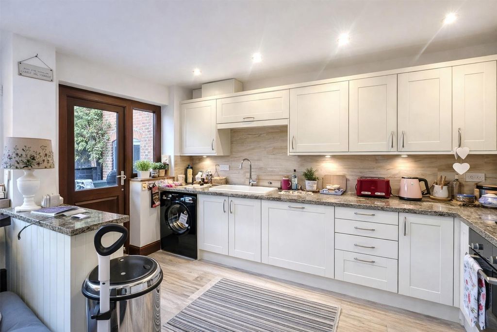 Property photo 3 of 11