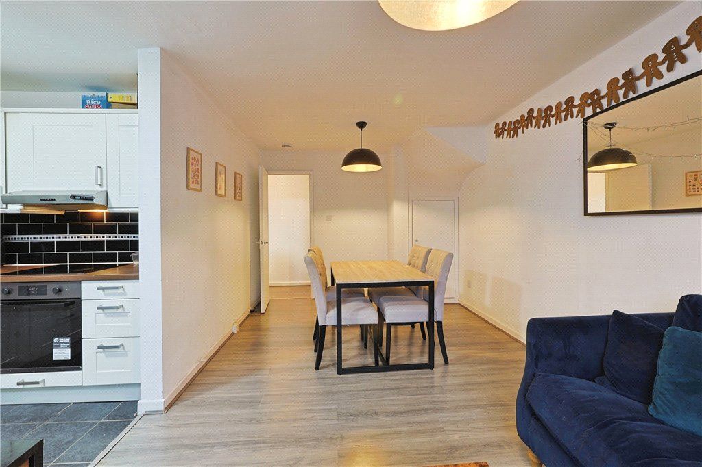 Property photo 3 of 23 Lounge