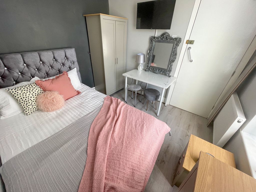 Property photo 1 of 9 File_003