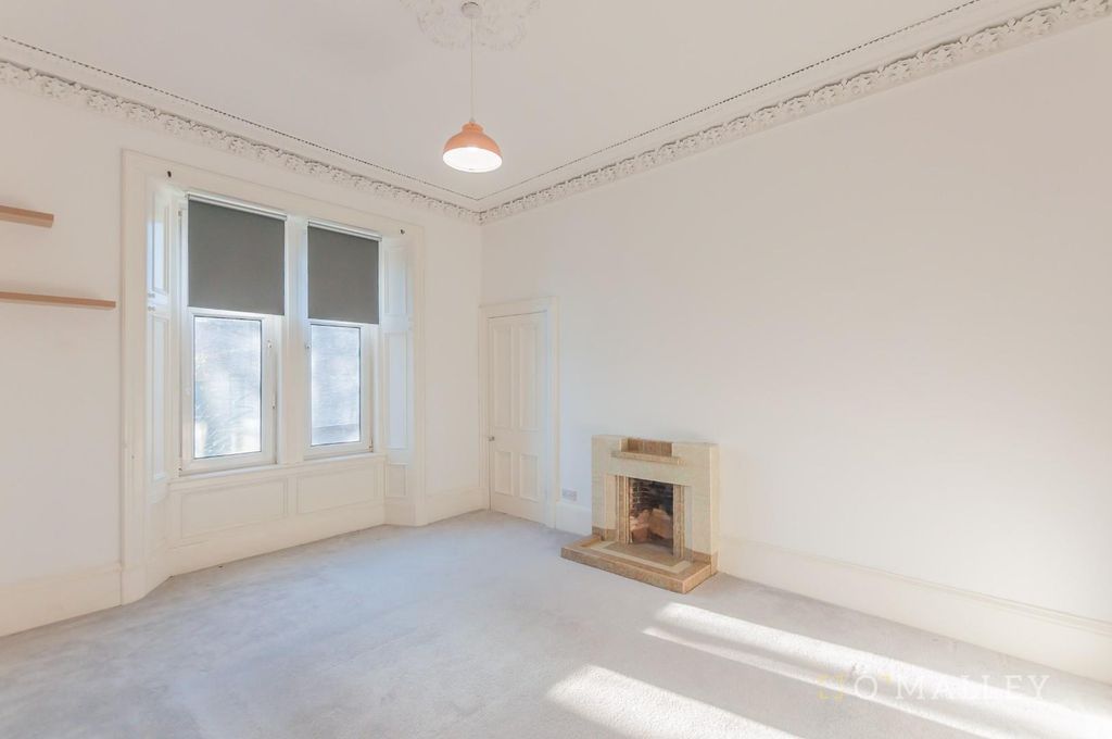 Property photo 2 of 13 Lounge