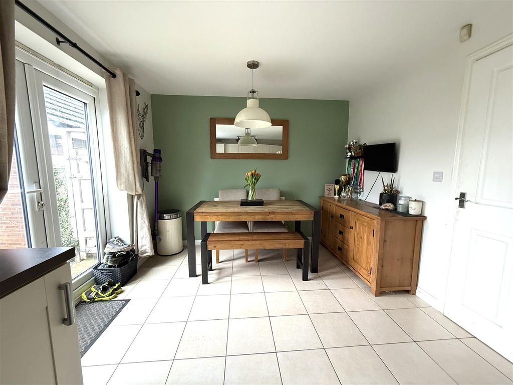 Property photo 3 of 19 81 Levett Kit 2.Jpeg