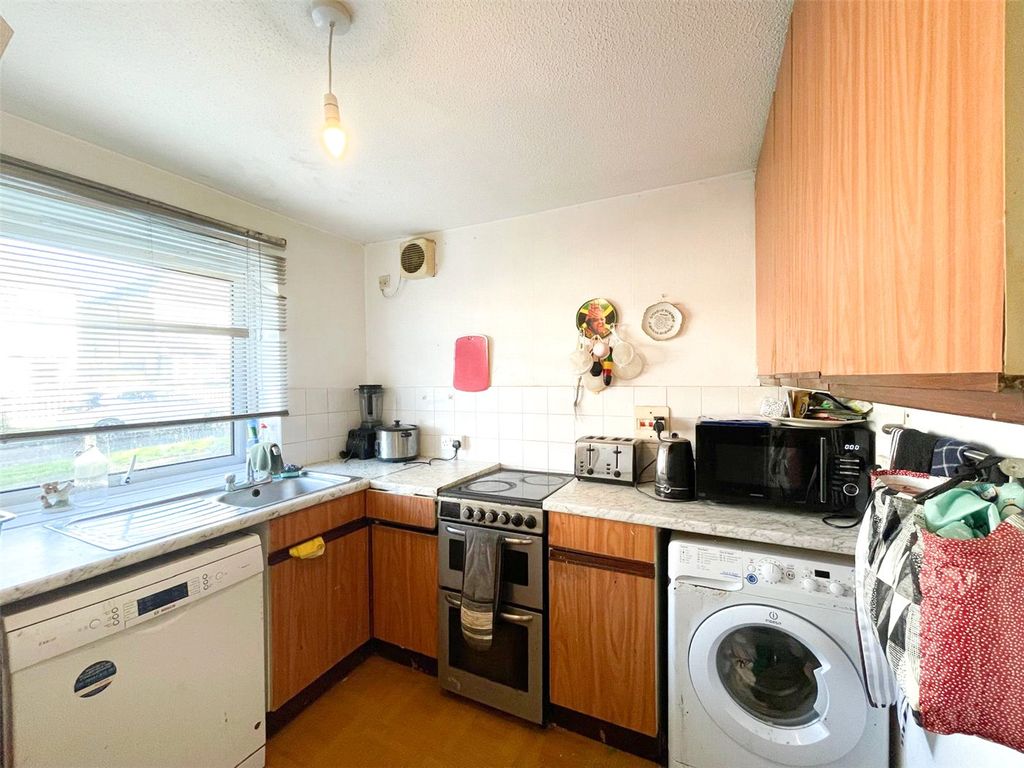 Property photo 3 of 6 Kitchen
