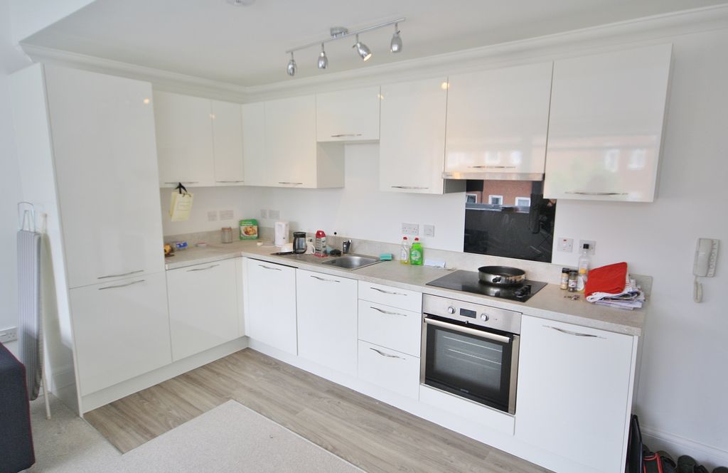 Property photo 3 of 6 Kitchen