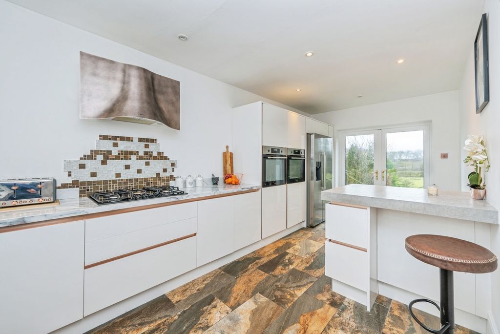 Property photo 2 of 21 Pbox-Img.Jpg