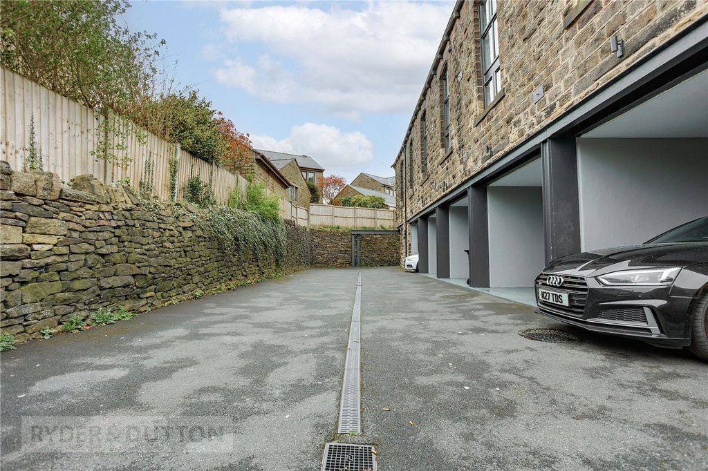 Property photo 3 of 25 Picture No. 63