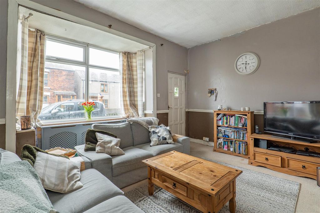 Property photo 2 of 22 Lounge