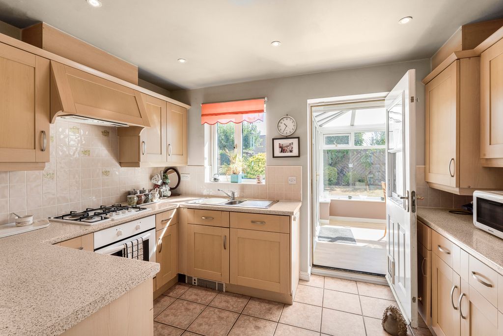 Property photo 3 of 12 Kitchen