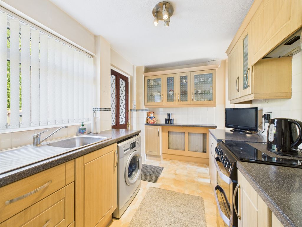 Property photo 2 of 18 Kitchen