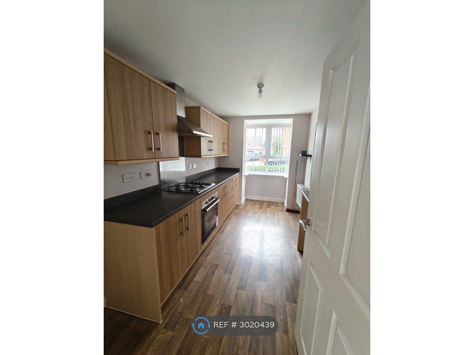 Property photo 3 of 21 Kitchen With Bay Window