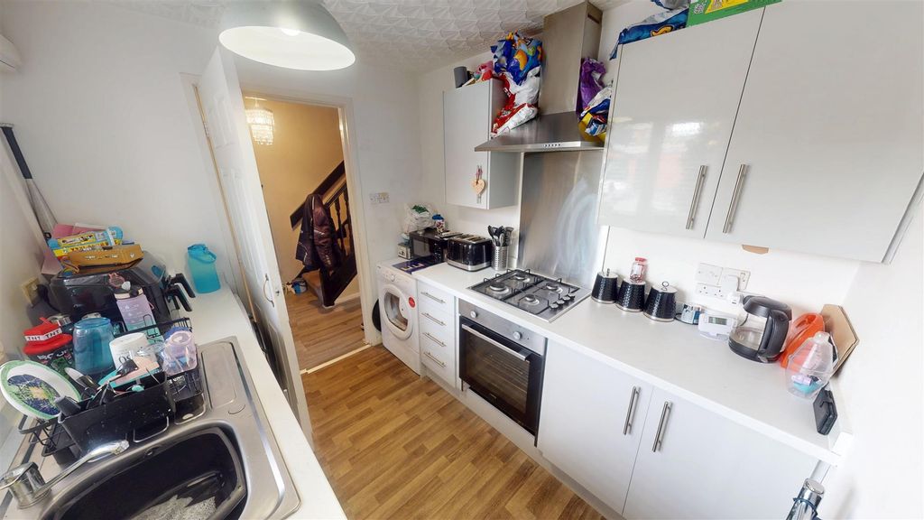 Property photo 3 of 17 Cansfield Street Kitchen