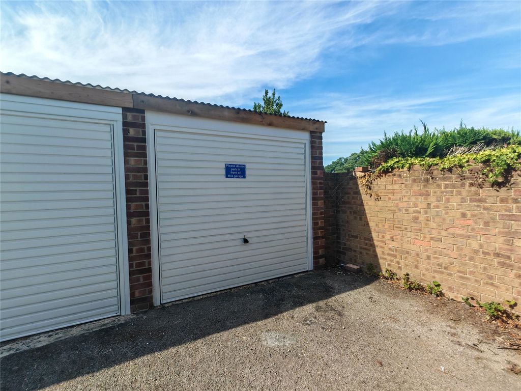 Property photo 1 of 5 Garage