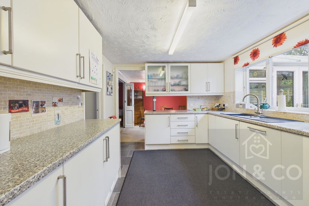 Property photo 3 of 21