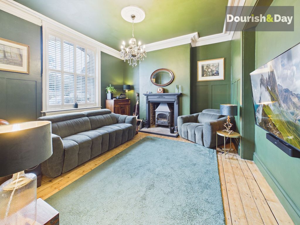 Property photo 2 of 34