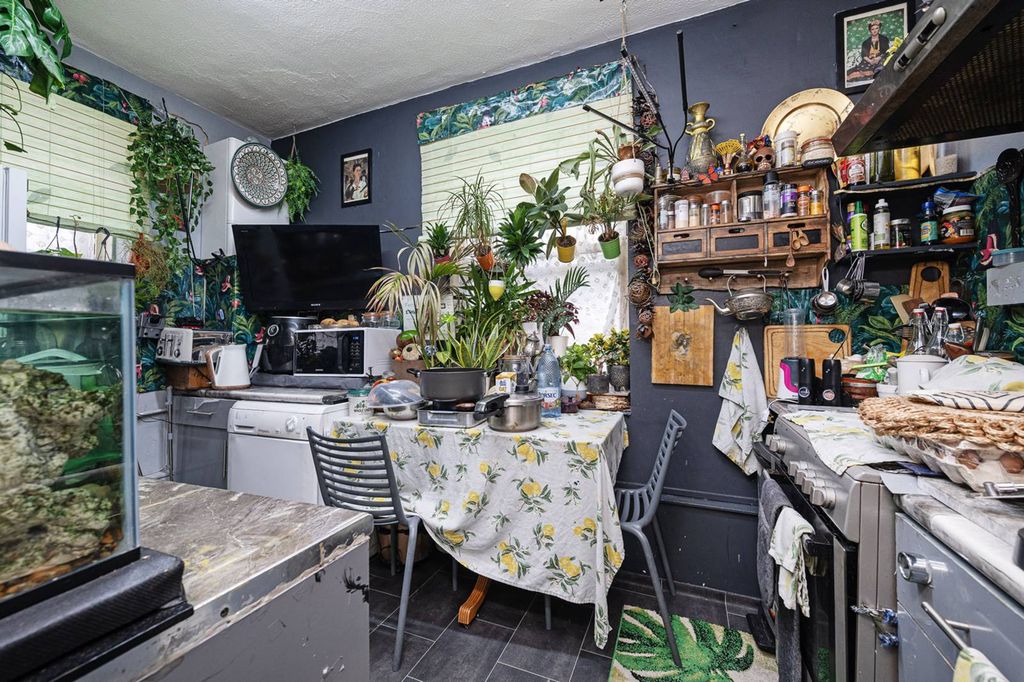 Property photo 1 of 4