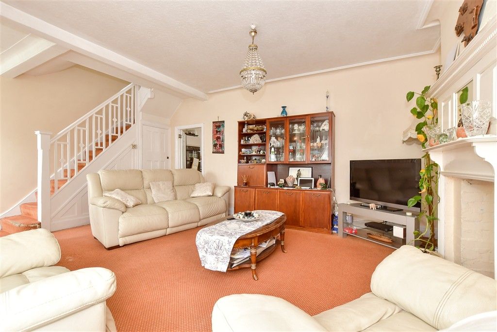 Property photo 3 of 13 Lounge