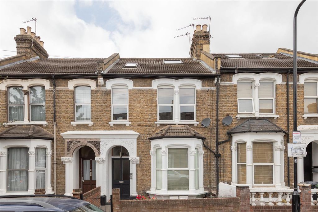 Property photo 1 of 35 Eastfield Road, E17