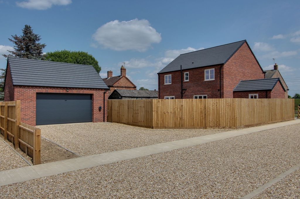 Property photo 3 of 32