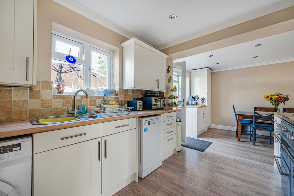 Property photo 3 of 25 Kitchen