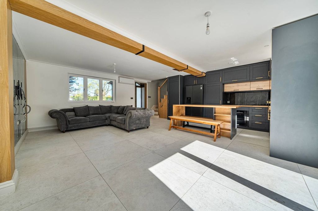 Property photo 2 of 24