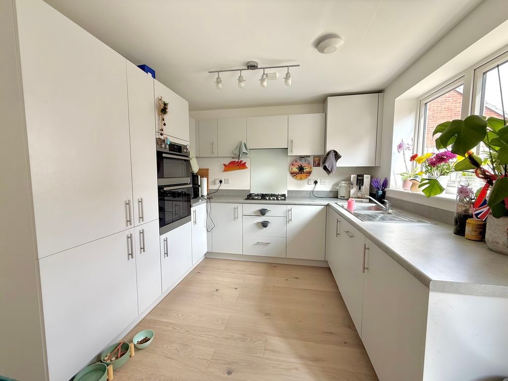 Property photo 2 of 24 Kitchen/Diner