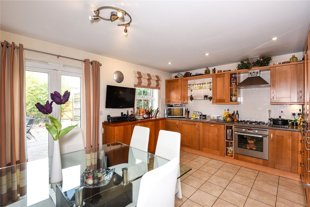 Property photo 3 of 7 Kitchen/Dining Room