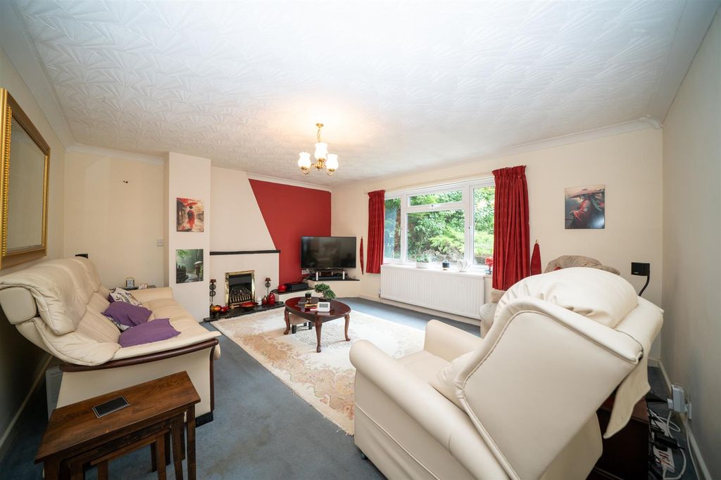 Property photo 2 of 13 32-Harthall-Lane-6.Jpg