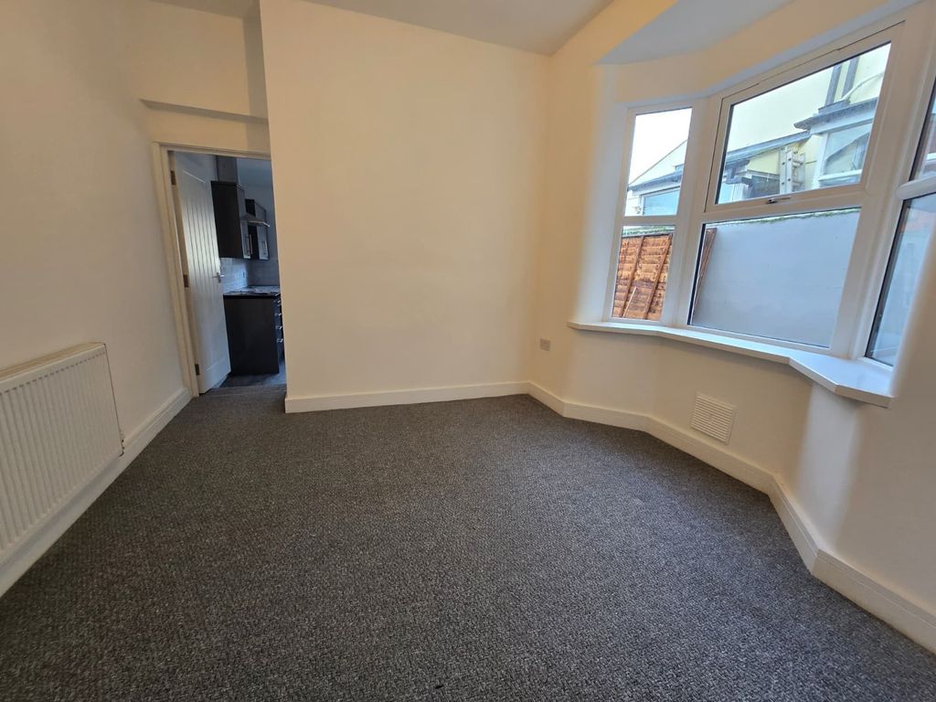 Property photo 3 of 7 Lounge New