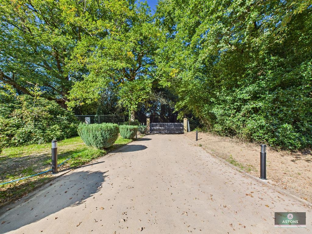 Property photo 2 of 11 Cam04622G0-Pr0070-Still001.Jpg