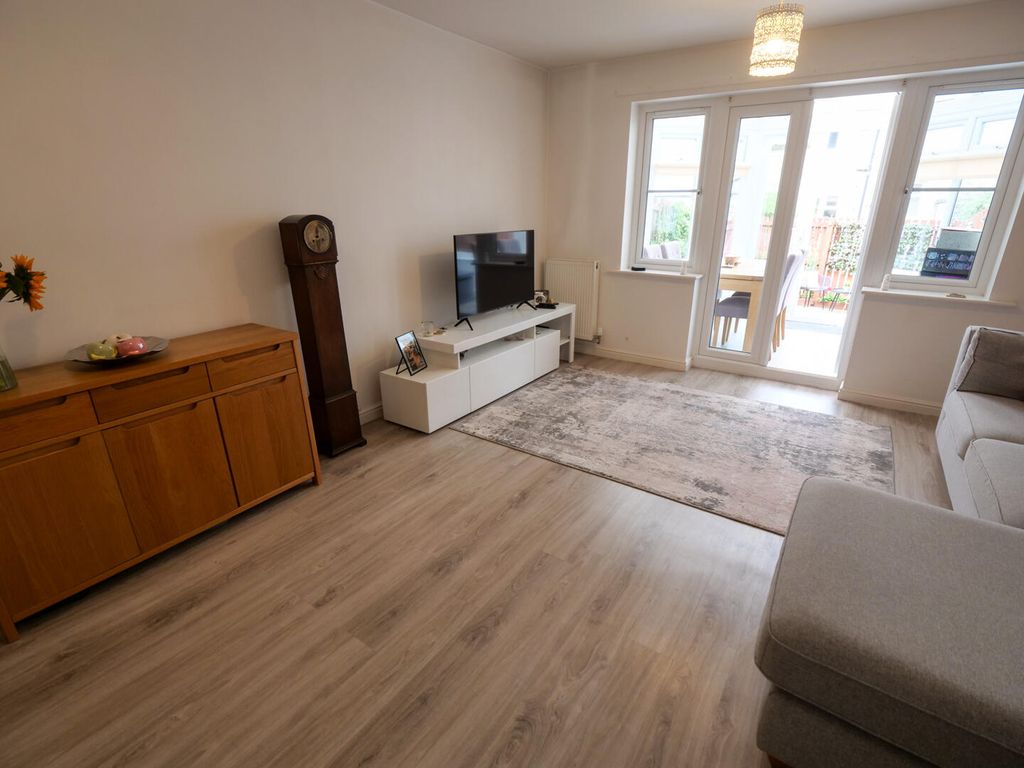 Property photo 2 of 18 Living Room