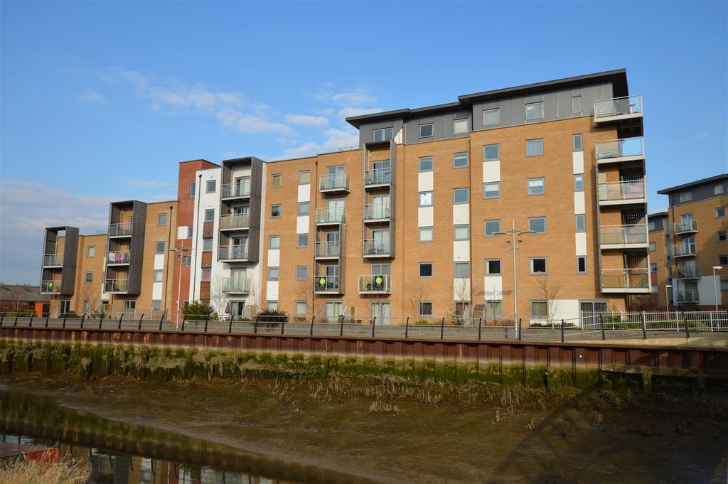 Property photo 1 of 9