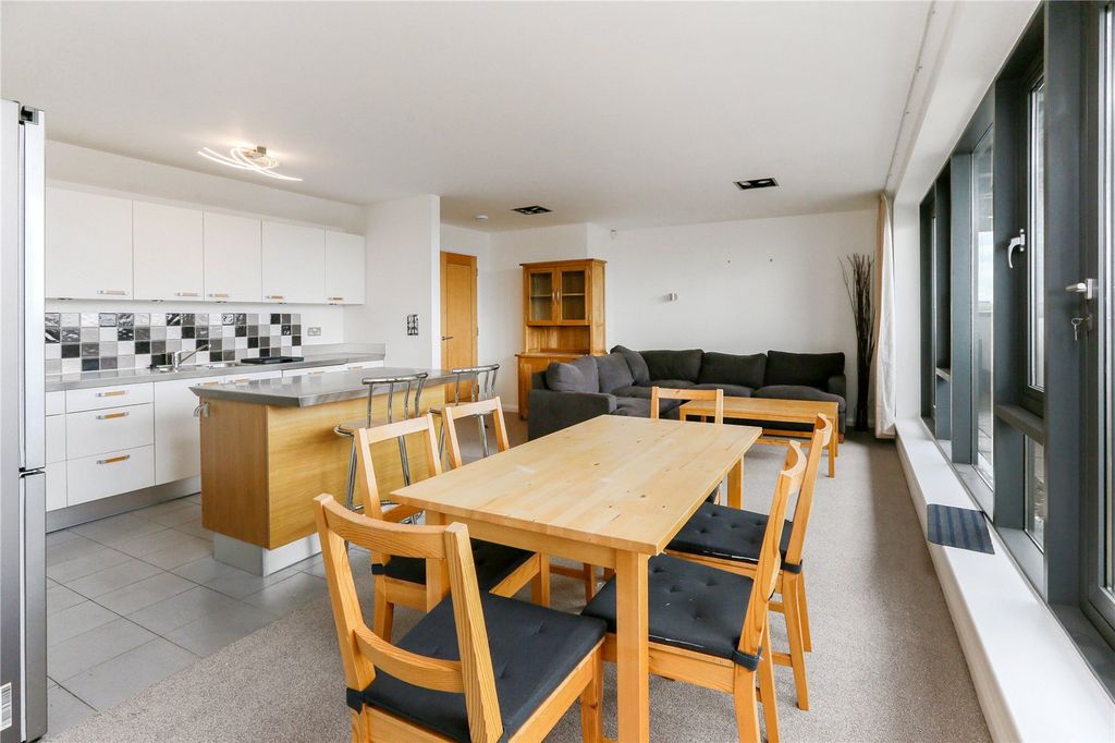 Property photo 2 of 20 Picture No. 04