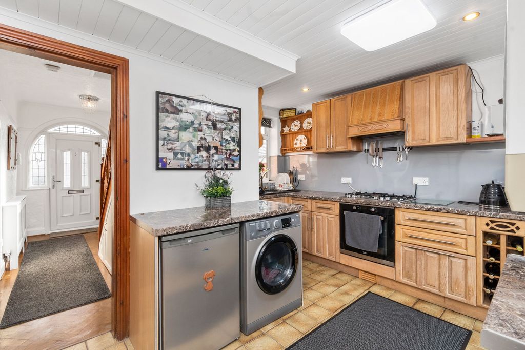 Property photo 3 of 23