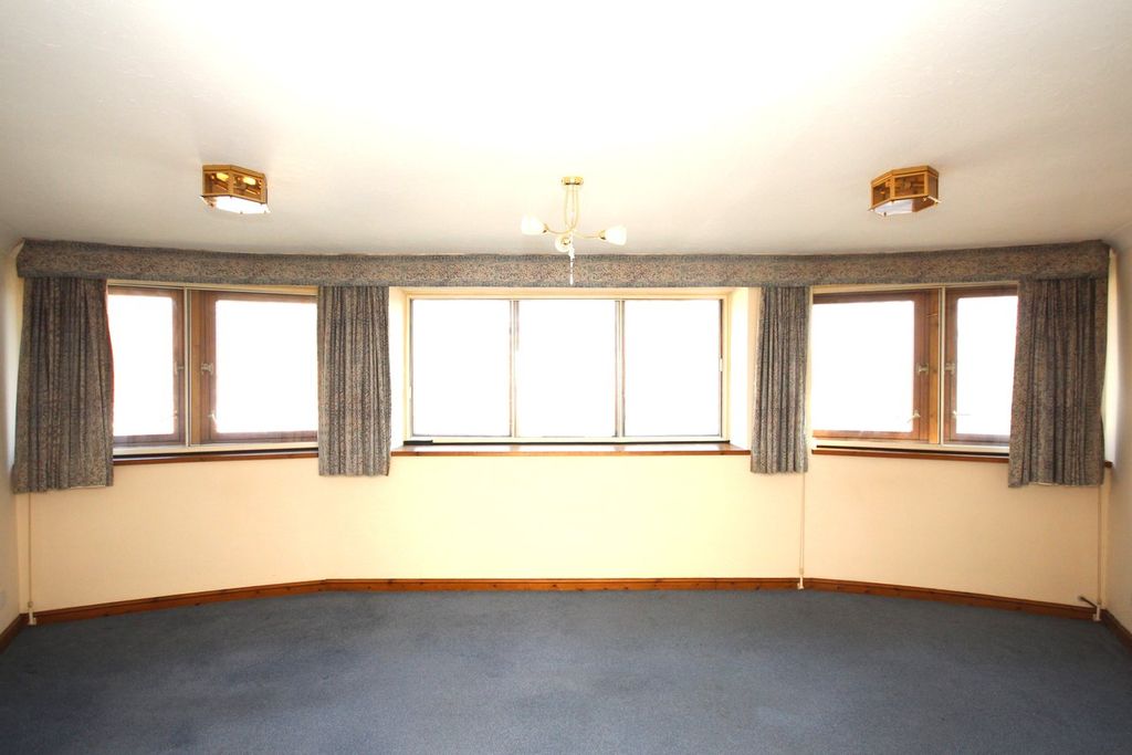 Additional image 8 of 2 bed flat for salePark Court, Norton Way South, Letchworth Garden City SG6