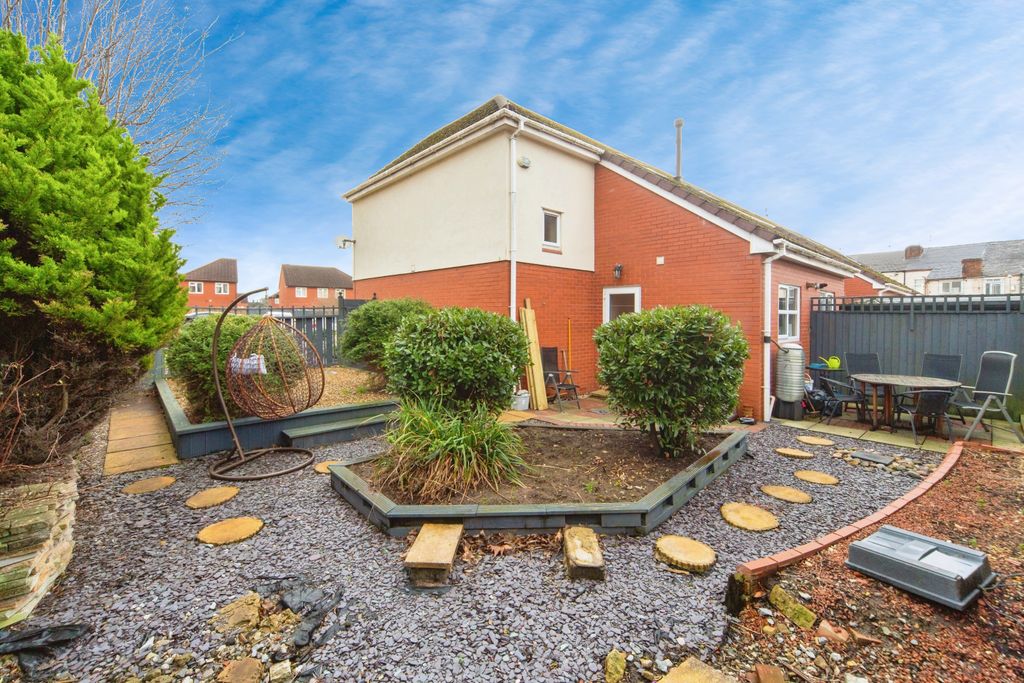 Property photo 2 of 14