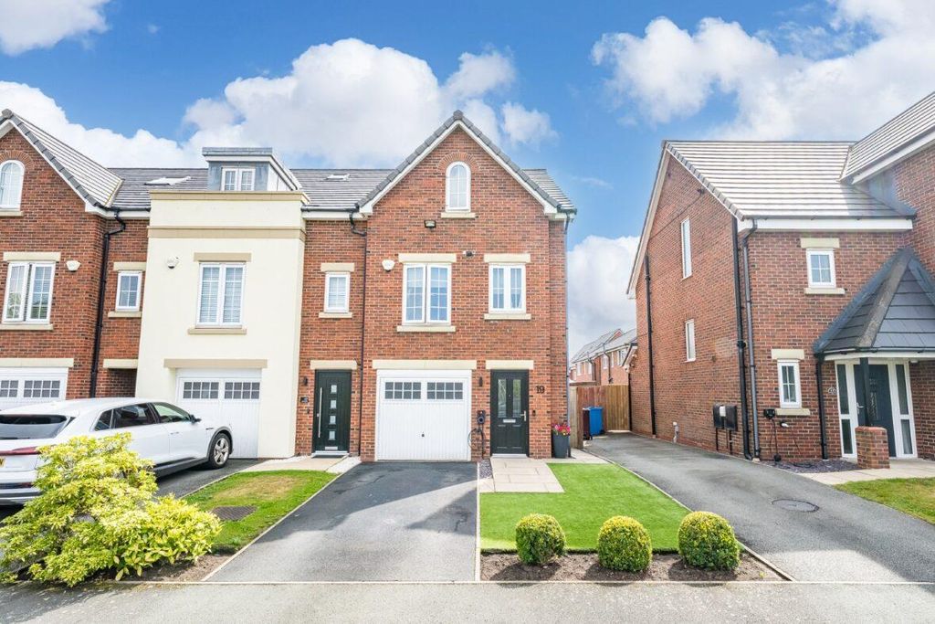 Property photo 1 of 18 19 Sandfield Crescent External 2.Jpg